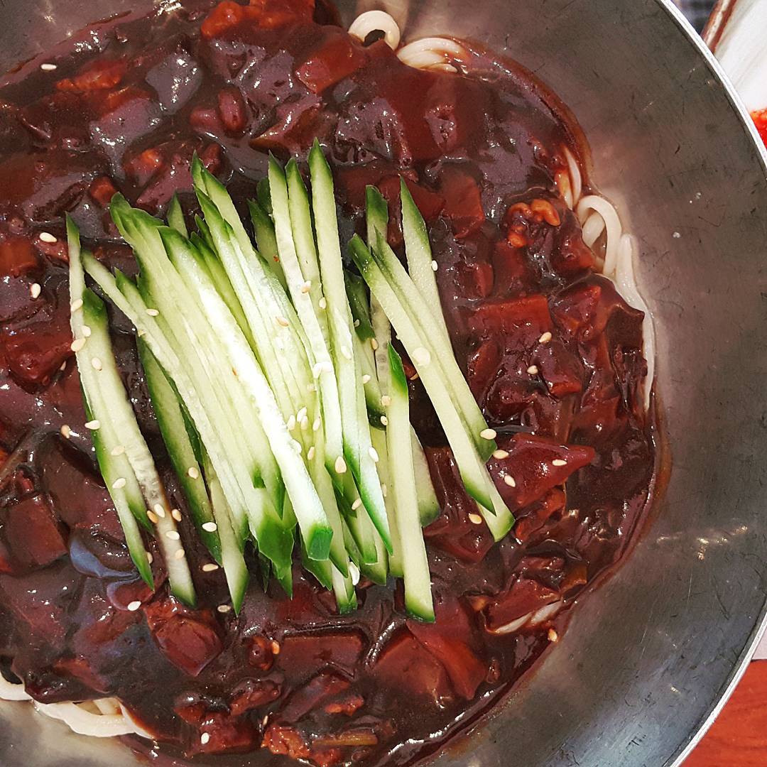 A bowl of black bean sauce noodles