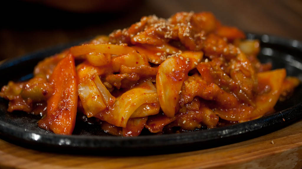 Pork stir-fried in red chilli sauce