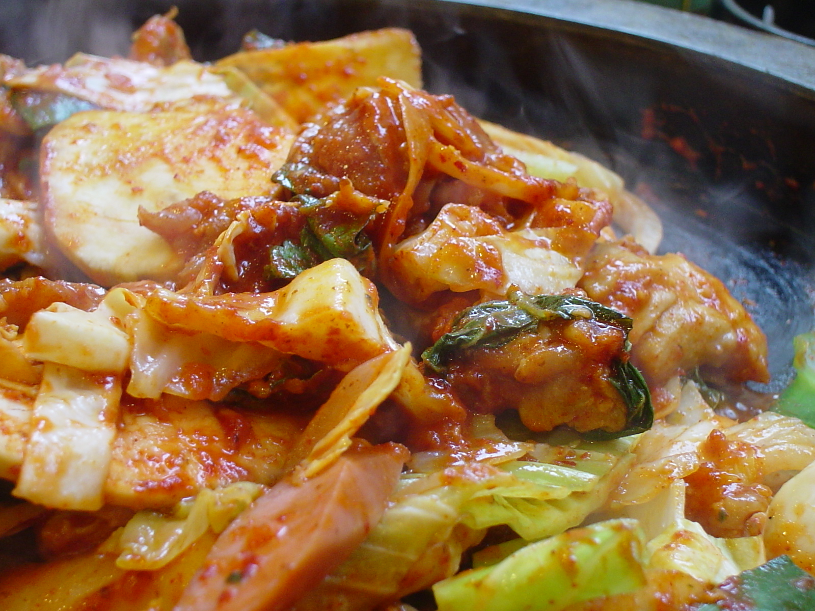 Chicken stir-fried with cabbage and rice cake in red sauce