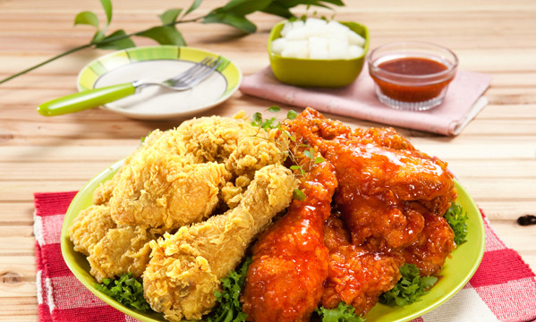 Half plain and half sauced Korean fried chicken in one box