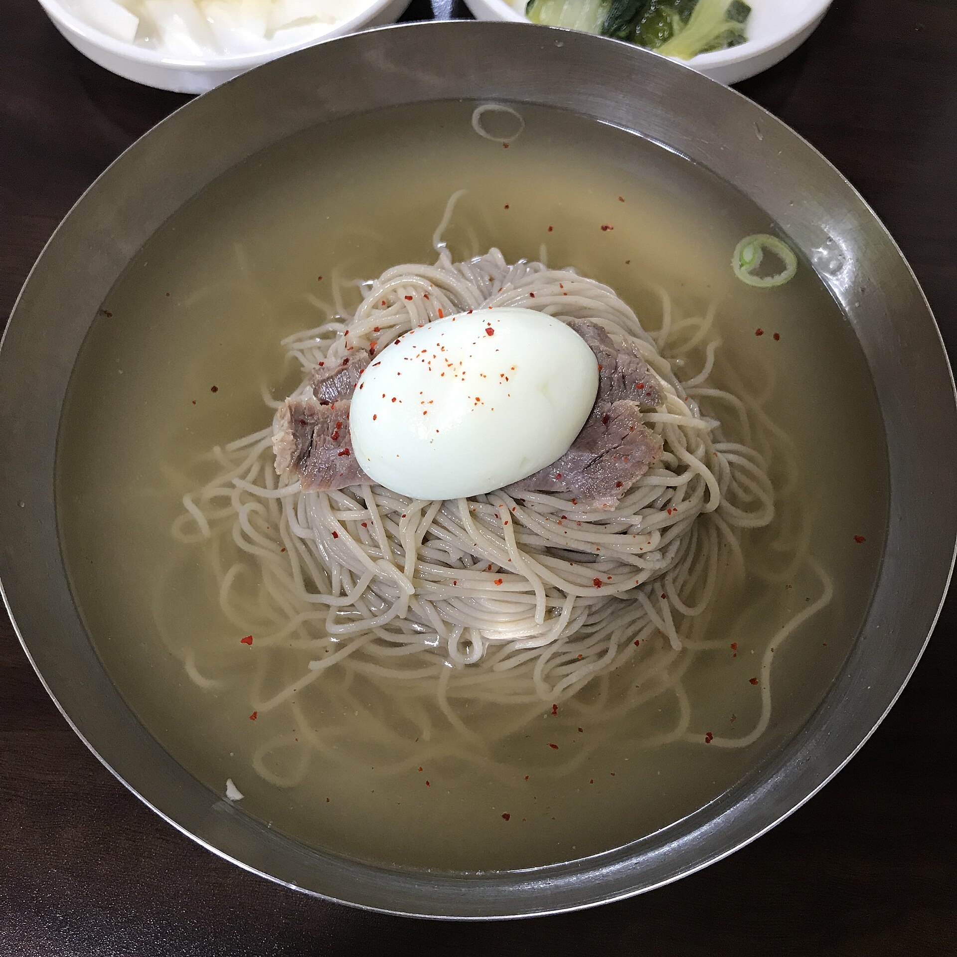 A bowl of cold buckwheat noodles in chilled broth